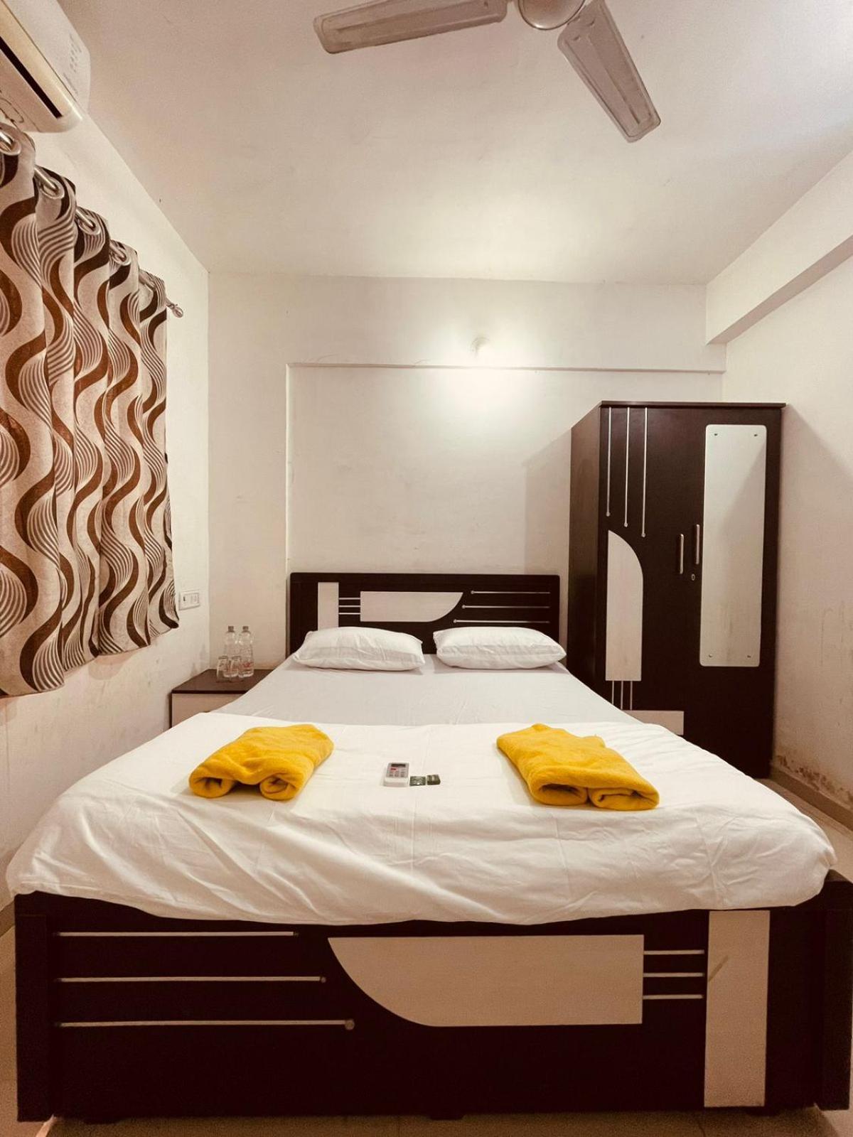 Namaste Nirvana Appartments Daman Luaran gambar